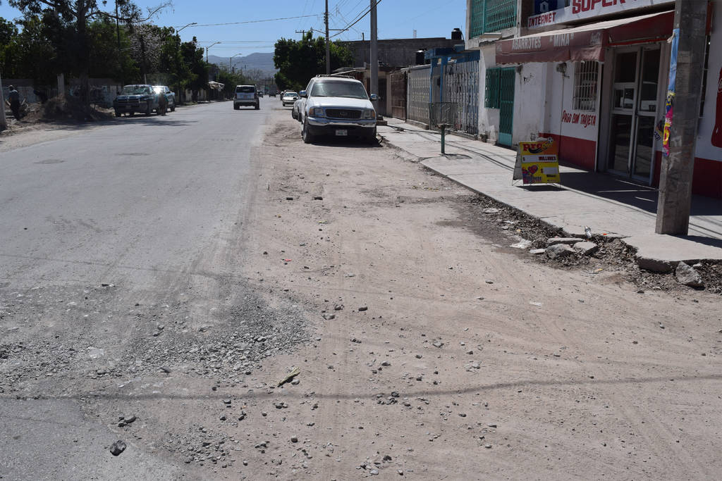 Zanjas. Desde hace semanas, con el pavimento destrozado están calles de la colonia El Foce de Gómez Palacio. (EL SIGLO DE TORREÓN)