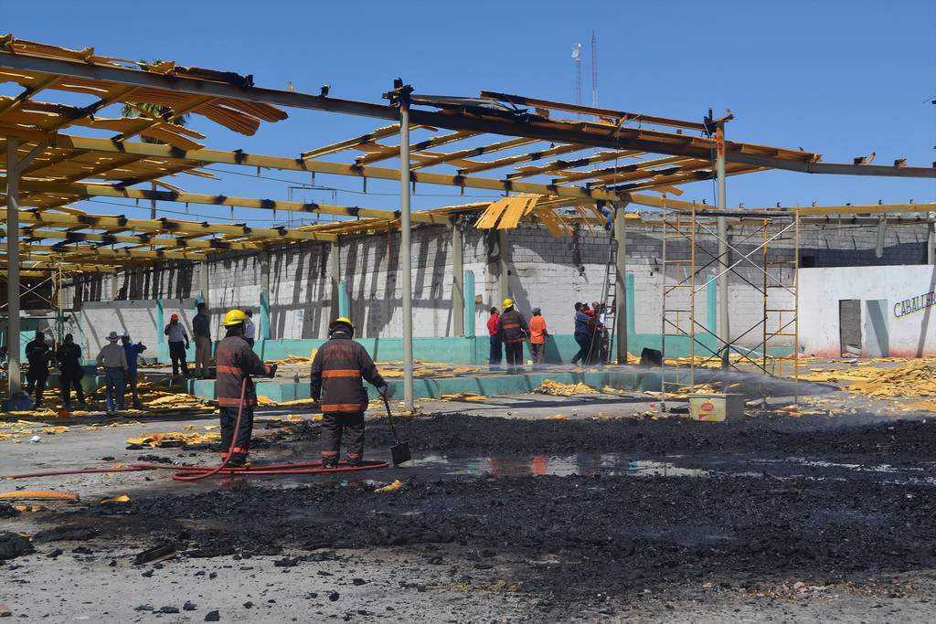 Incendio. Se quema parte del techo de una bodega en Torreón, no hay lesionados o pérdidas mayores. (EL SIGLO DE TORREÓN)