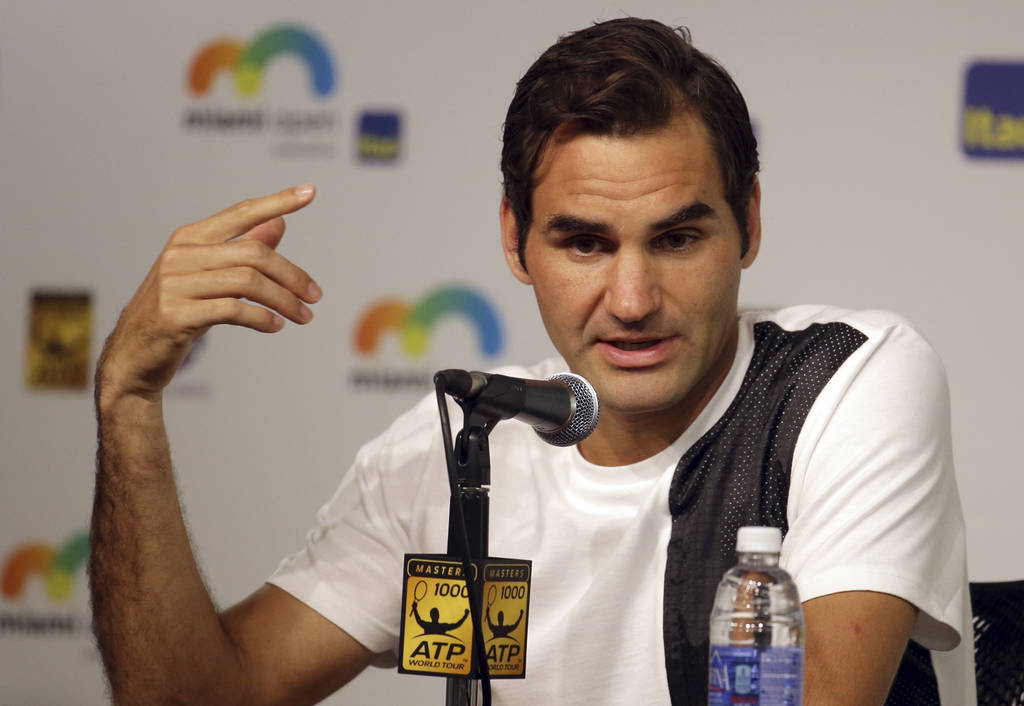 Roger Federer anunció que abandona el Abierto de Tenis de Miami debido a un virus gástrico. (AP)