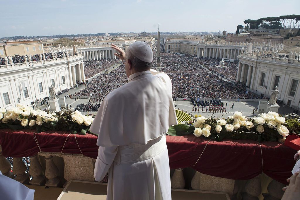 El Papa Francisco concluyó los ritos de la Semana Santa con la bendición 'Urbi et Orbi'. (EFE)