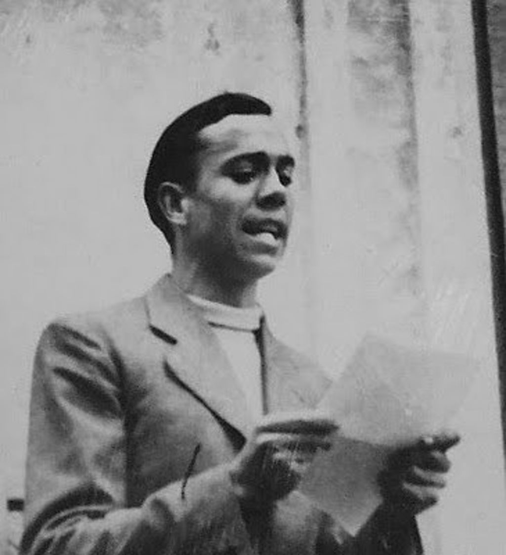 Se centró en un estilo que denominado 'poesía de guerra', del que es uno de los principales referentes. (TWITTER)