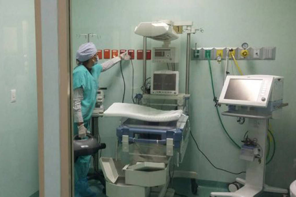 Detalles. EL Hospital General de Torreón trabaja en la desinfección profunda del área de UCIN. (EL SIGLO DE TORREÓN)
