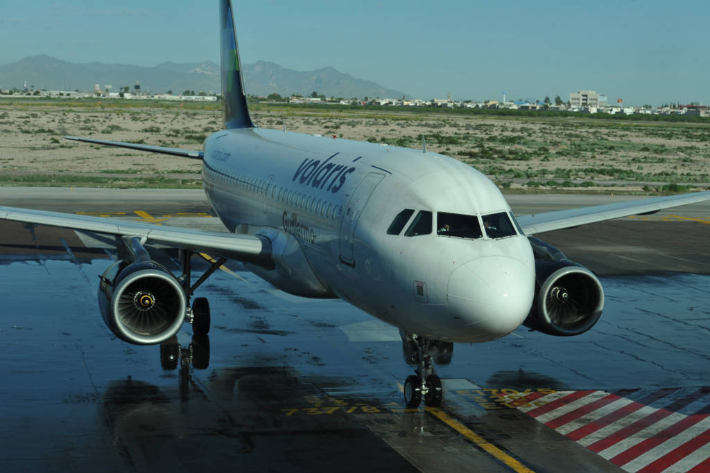 Lo nuevo. Hoy en la noche se realizará el primer aterrizaje de la nueva ruta de Volaris Torreón- Ciudad de México. (ARCHIVO)