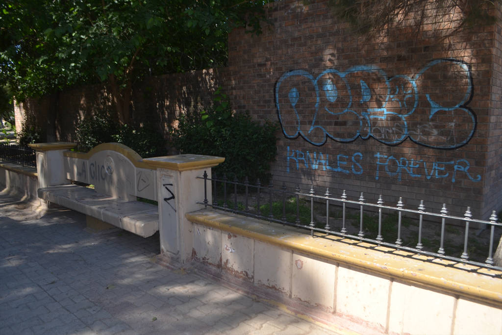 Deterioro. Algunas zonas de la Alameda Zaragoza de Torreón se encuentran en mal estado. (ANGÉLICA SANDOVAL)