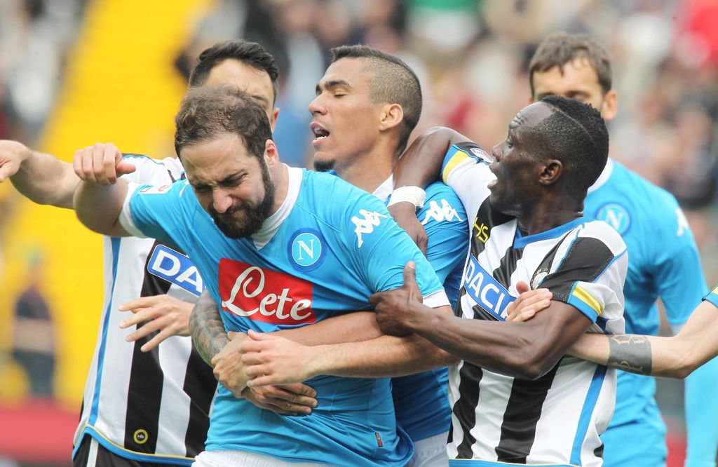 Napoli pide que la suspensión se reduzca a dos partidos.