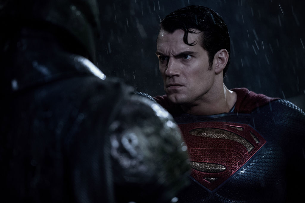 El largometraje estadounidense protagonizado por los actores Henry Cavill y Ben Affleck recaudó, del 1 al 7 de abril, 125 millones 181 mil 610 pesos. (ARCHIVO)