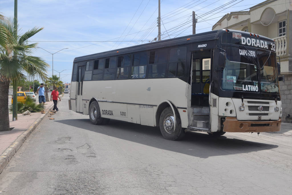 Transporte. El exdiputado Marcelo Torres señaló que falta una mayor atención al servicio en Torreón. (ARCHIVO)