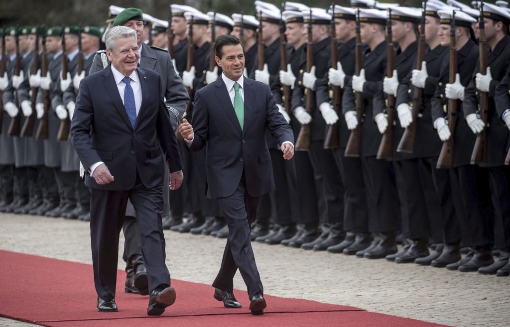 El presidente mexicano fue recibido con honores por su homologo alemán. (EFE)