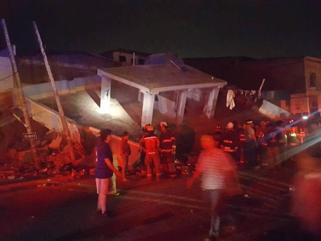 Tragedia. Varios ecuatorianos perdieron sus hogares por el fuerte sismo. 