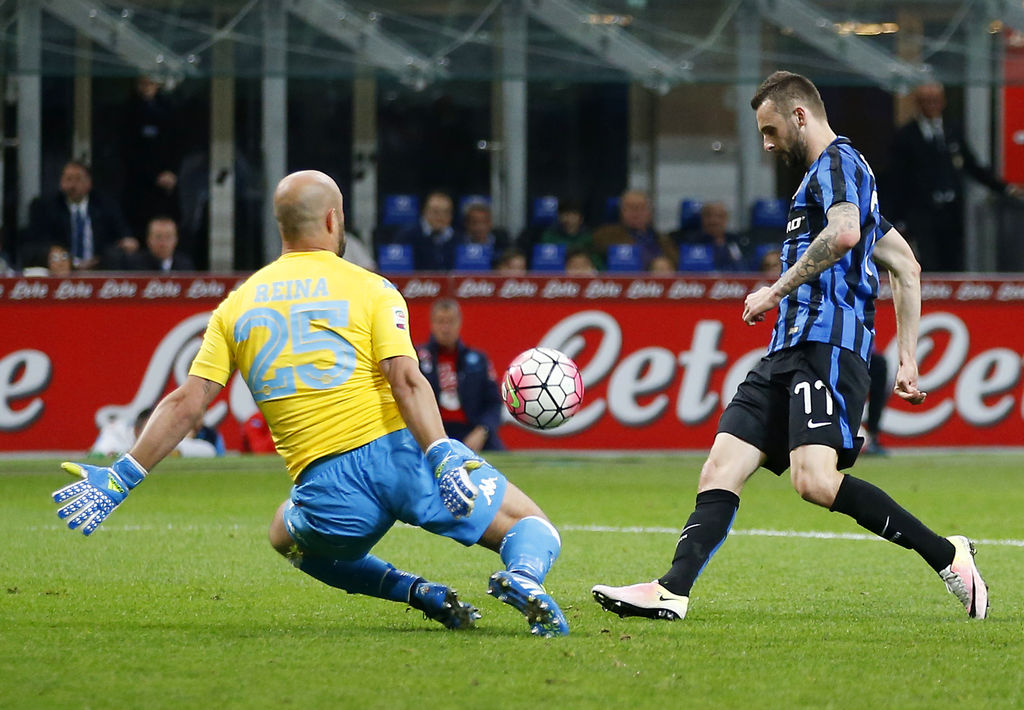 Marcelo Brozovic anotó el segundo gol del Inter de Milán. (AP)