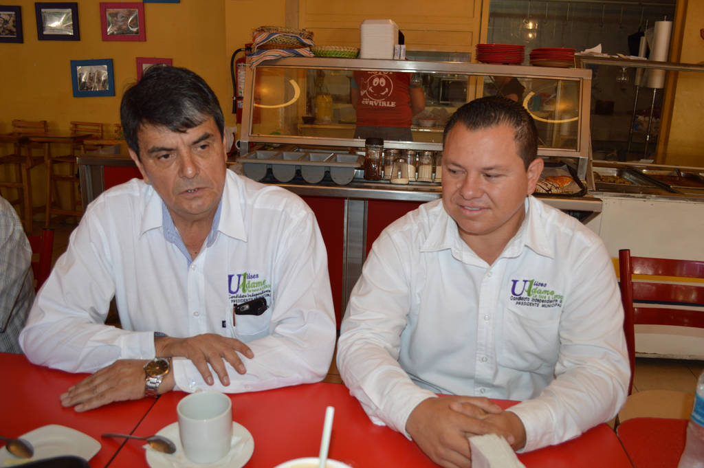 Suma. Alejandro Salazar se suma al proyecto del candidato independiente a la alcaldía de Lerdo, Fernando Ulises Adame. (EL SIGLO DE TORREÓN) 