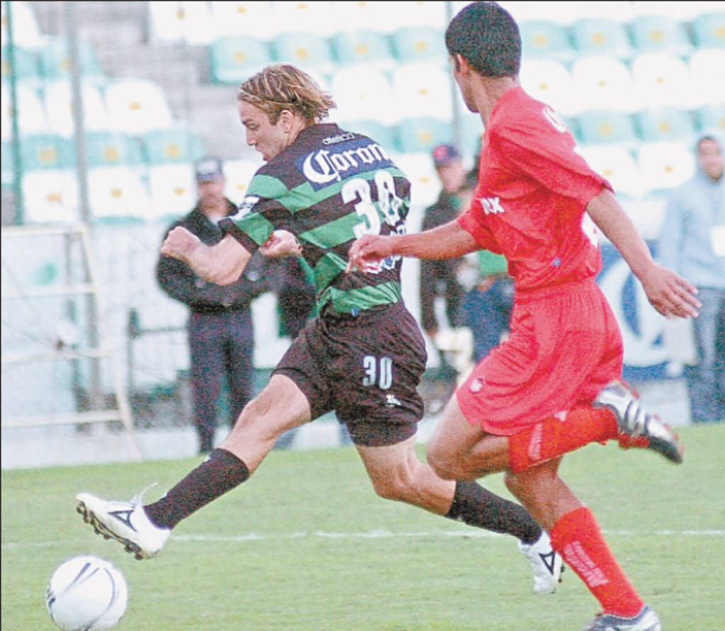 Matías Vuoso anotó tres goles en el partido contra los Diablos Rojos del Toluca de la jornada 16 del torneo Apertura 2005, el 20 de noviembre de ese año. El último partido que se ha jugado sin afición en el Corona. (Archivo)