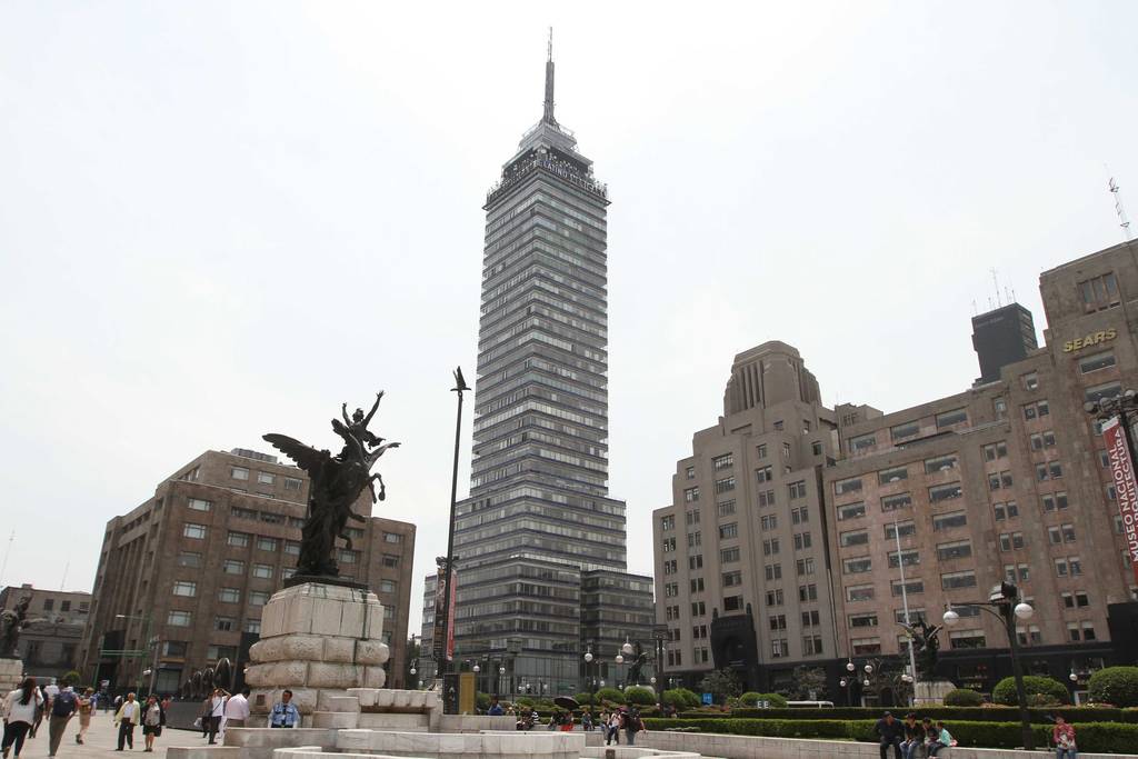 En pie. La Torre Latinoamericana, a diferencia de otras edificaciones del centro de la Ciudad de México, soportó el sismo de 1985.