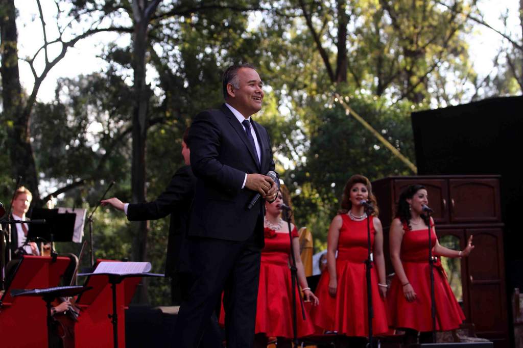 Éxito. El tenor Javier Camarena cantó las canciones de Cri Cri, en el Centro Nacional de las Artes ante más de 9 mil 500 personas.