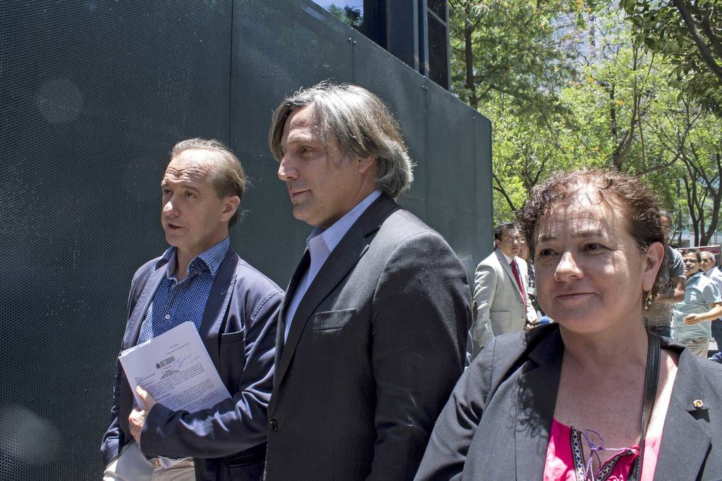 Se van.. En la imagen, Carlos Beristáin, Francisco Cox y Claudia Paz a su salida de la Procuraduría.
