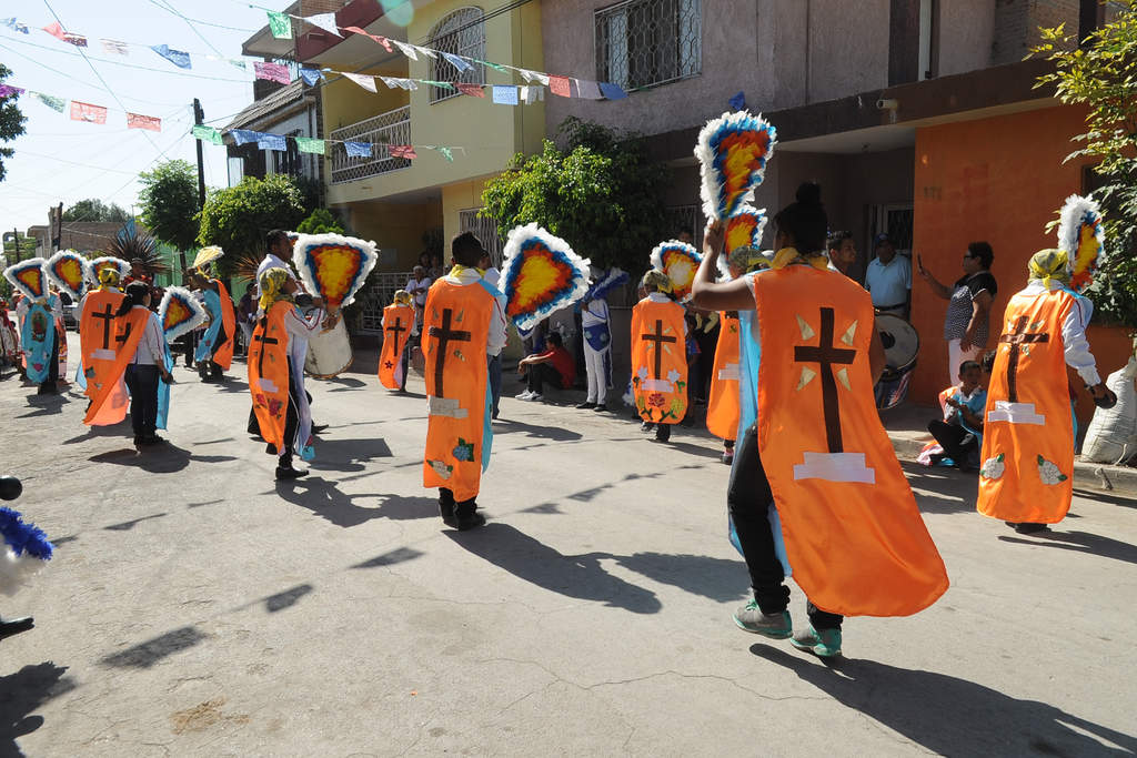 Danzantes han celebrado en la colonia Cerro de la Cruz. (RAMÓN SOTOMAYOR)