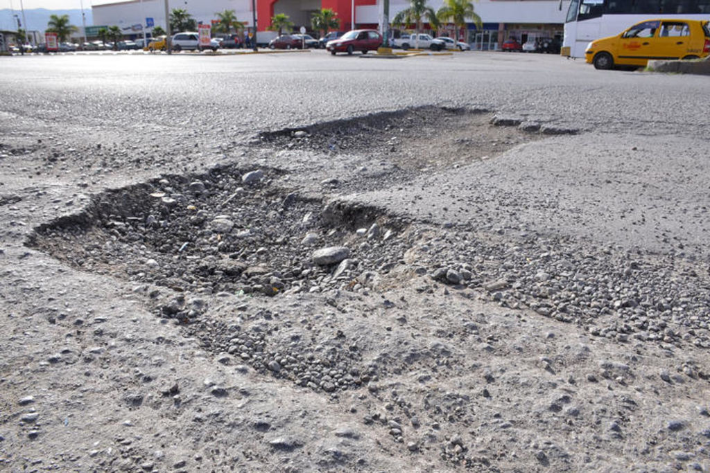 El Sistema Integral de Mantenimiento Vial llevará a cabo la renovación, reconversión, modernización y mantenimiento de calles, semáforos y parquímetros. (ARCHIVO)