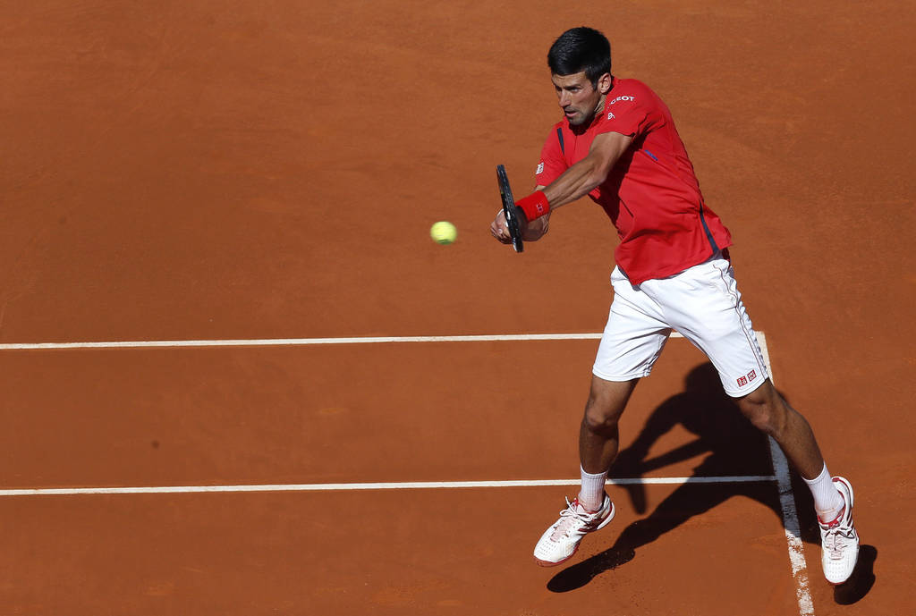 Novak Djokovic no tuvo problemas para vencer a Borna Coric en la segunda ronda del Másters de Madrid. (EFE)