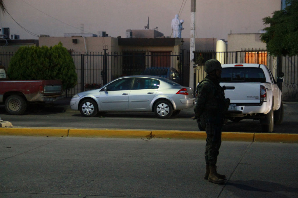 Las diligencias judiciales practicadas en la residencia donde se ocultó Guzmán Loera duraron cerca de dos horas y media. (ARCHIVO)
