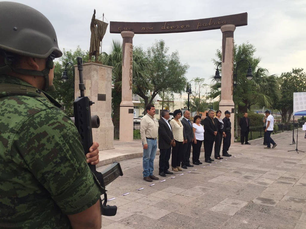 Ceremonia. Realizan evento cívico en honor de Miguel Hidalgo en Monclova. (EL SIGLO DE TORREÓN)