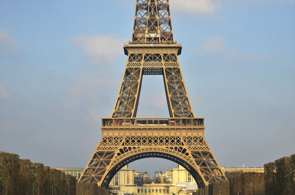 La explanada de la Torre Eiffel será delimitada para los aficionados. 