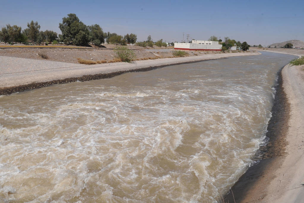 De acuerdo al reporte de la Conagua, la presa Lázaro Cárdenas tiene un almacenamiento de mil 548 Mm3, lo que equivale a un 58 por ciento de su almacenamiento.
