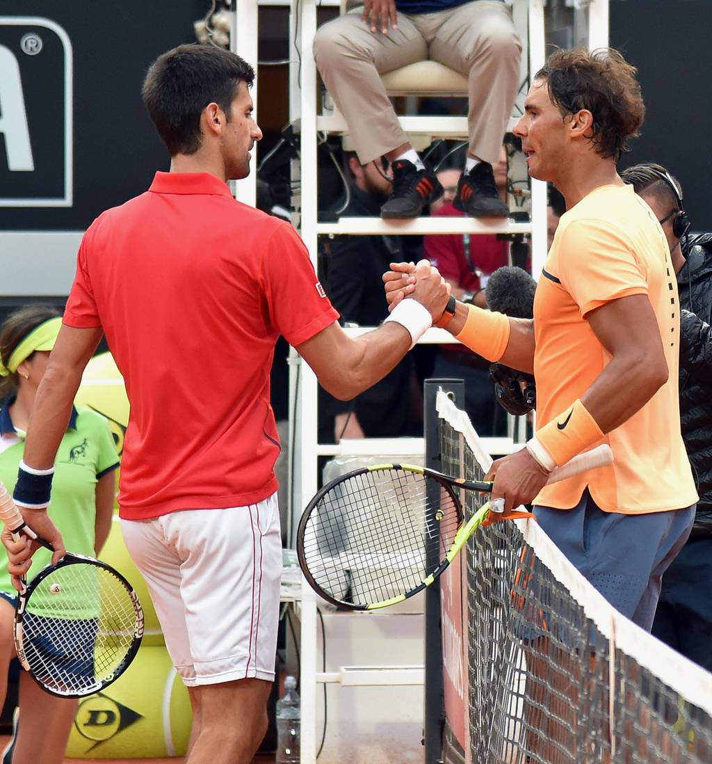 Novak Djokovic venció 7-5, 7-6 a Rafael Nadal en los cuartos de final del Másters de Italia. (EFE)