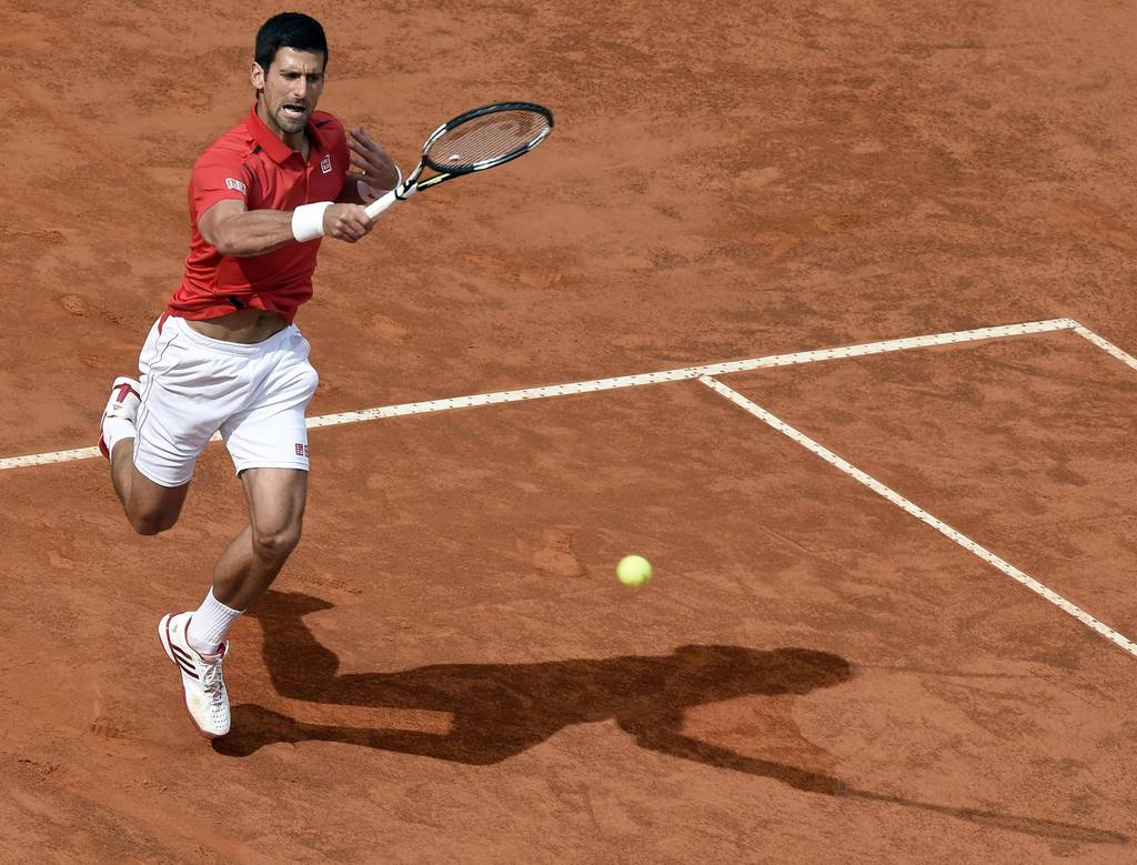 Novak Djokovic intentará ganar el Roland Garros tras perder el año pasado la final con Stan Wawrinka. (Archivo)