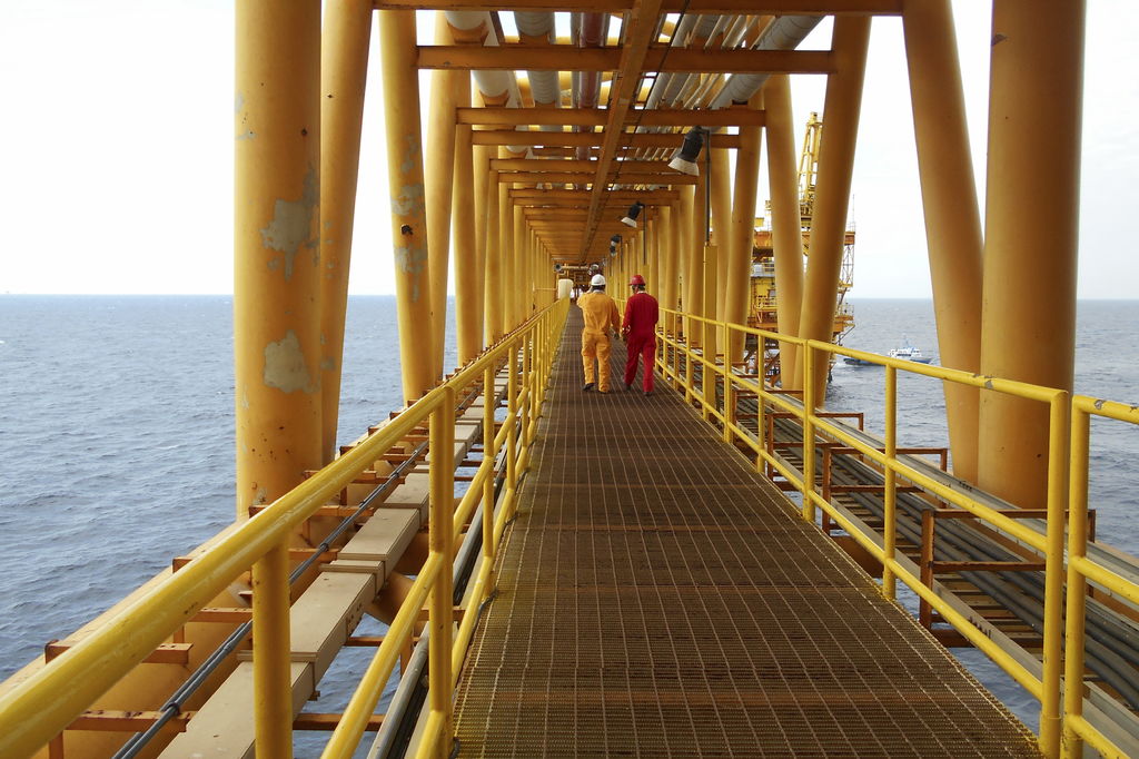 El adeudo total de la empresa petrolera productiva del Estado al cierre del 2015 alcanzó los 147 mil millones de pesos.  (ARCHIVO) 