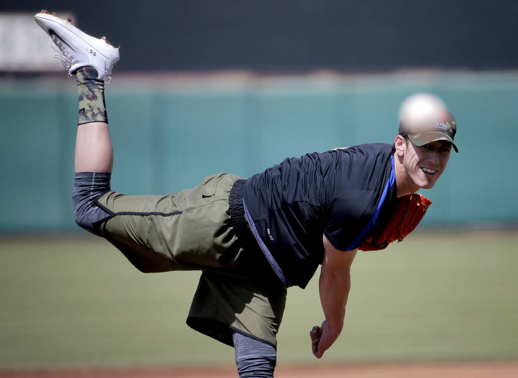 Tim Lincecum, dos veces ganador del Cy Young con los Gigantes de San Francisco, firmó un contrato de un año con los Angelinos. (AP)