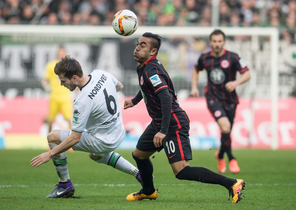 Marco Fabián espera permanecer al menos un año más en la Bundesliga. 