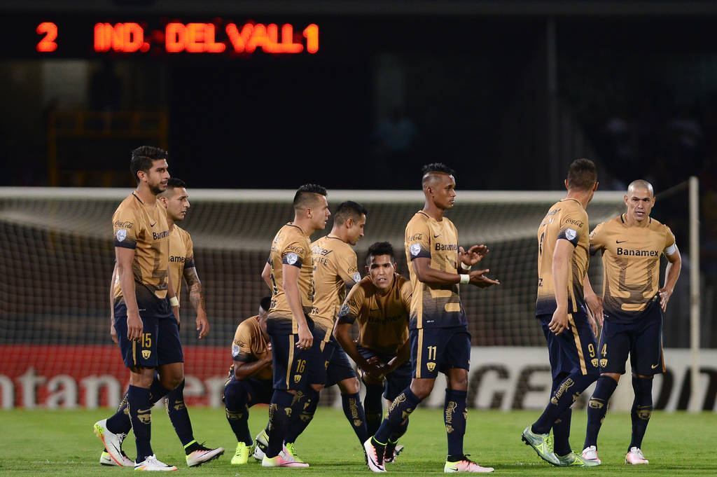 Decepcionados se fueron los jugadores de la UNAM anoche.  (Jam Media)