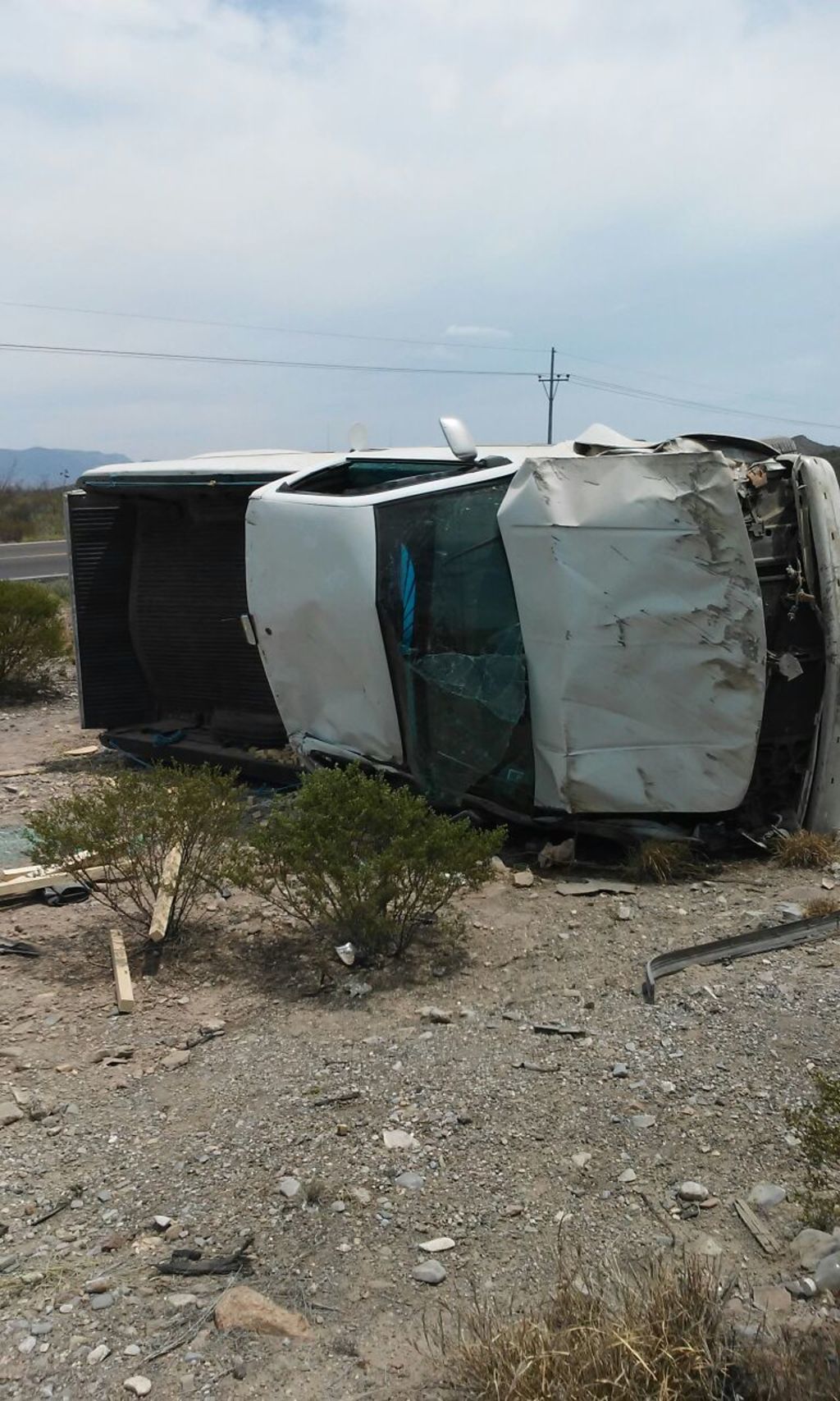 Los lesionados del sexo masculino y originarios del estado de Veracruz viajaban en una camioneta Chevrolet 2500. (EL SIGLO DE TORREÓN)