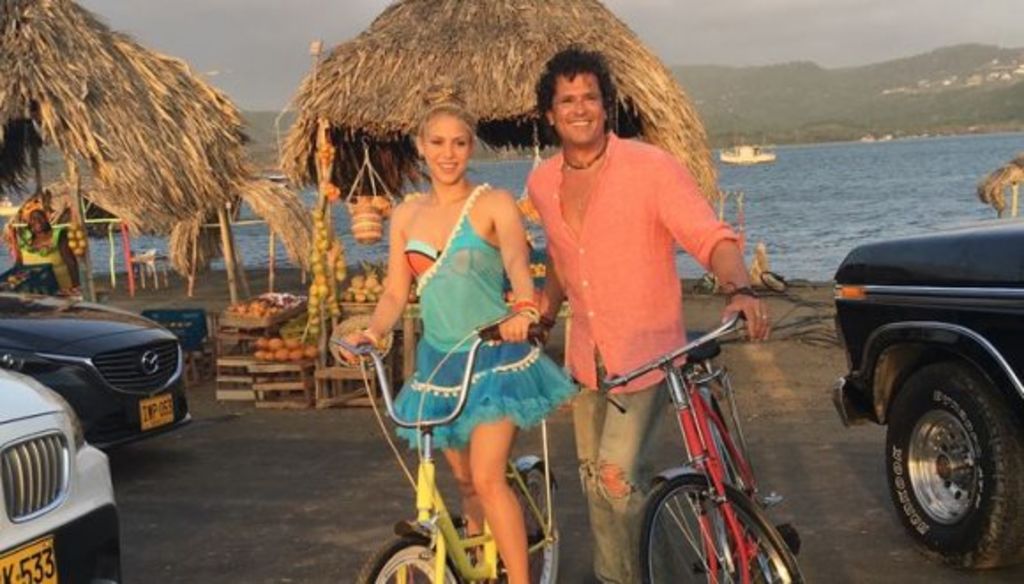 Carlos Vives y Shakira presentaron la canción La bicicleta.