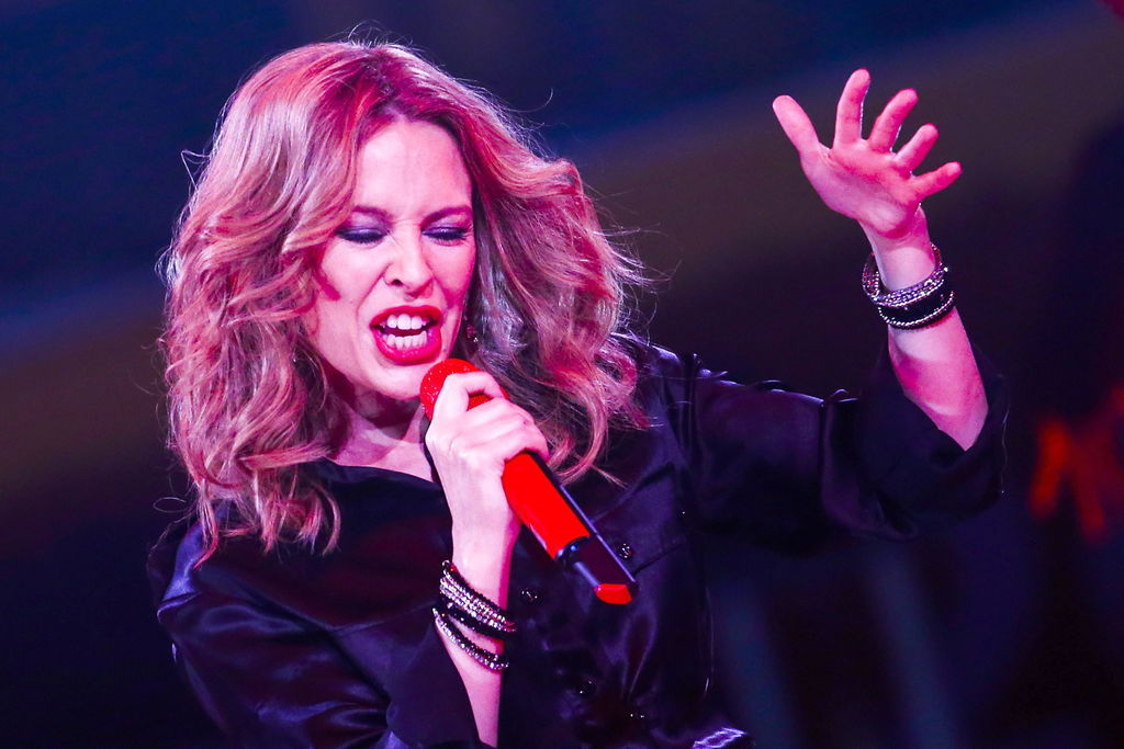 La cantante australiana de género pop Kylie Minogue, conocida por sus éxitos Get outta my way, Timebomb y Can't get you out of my head, considerada como la sucesora de Madonna, cumple este sábado 48 años de vida y podría regresar a la escena musical. (ARCHIVO)