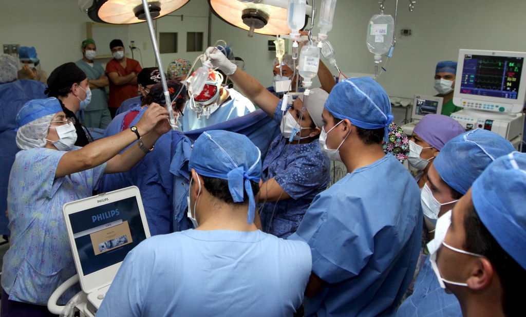 Actualmente, en México hay más de 15 mil pacientes en espera de recibir un trasplante de órganos. (ARCHIVO)