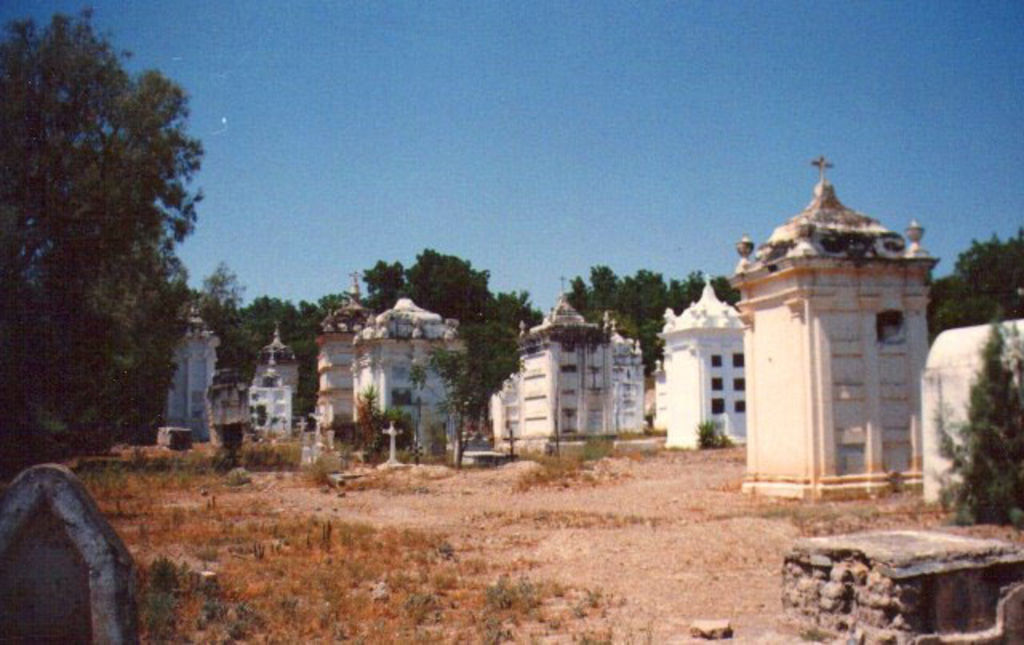 Antiquísimo Panteón de San Antonio de Parras que 'hospedó' a la mayoría de los muertos en de esos convulsos años. 

