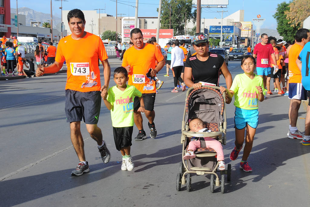 Como en cada edición, los participantes realizan el tradicional recorrido acompañados de sus respectivas familias sin importar la edad. (Archivo)