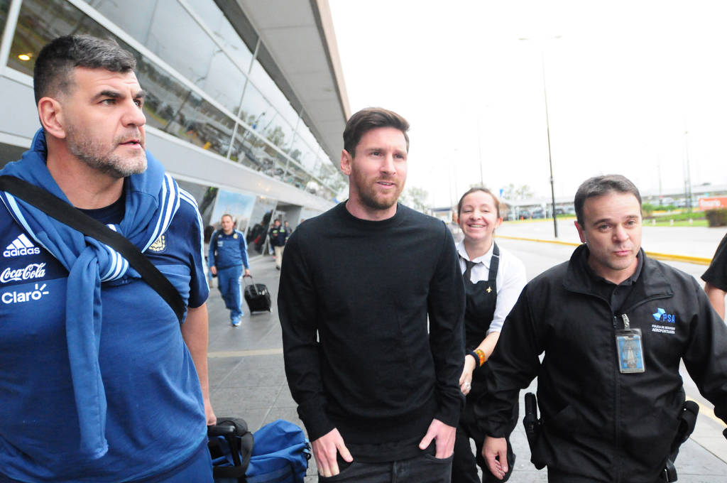 El jugador de la selección argentina Lionel Messi a su llegada a Argentina, en días pasados.  (EFE)