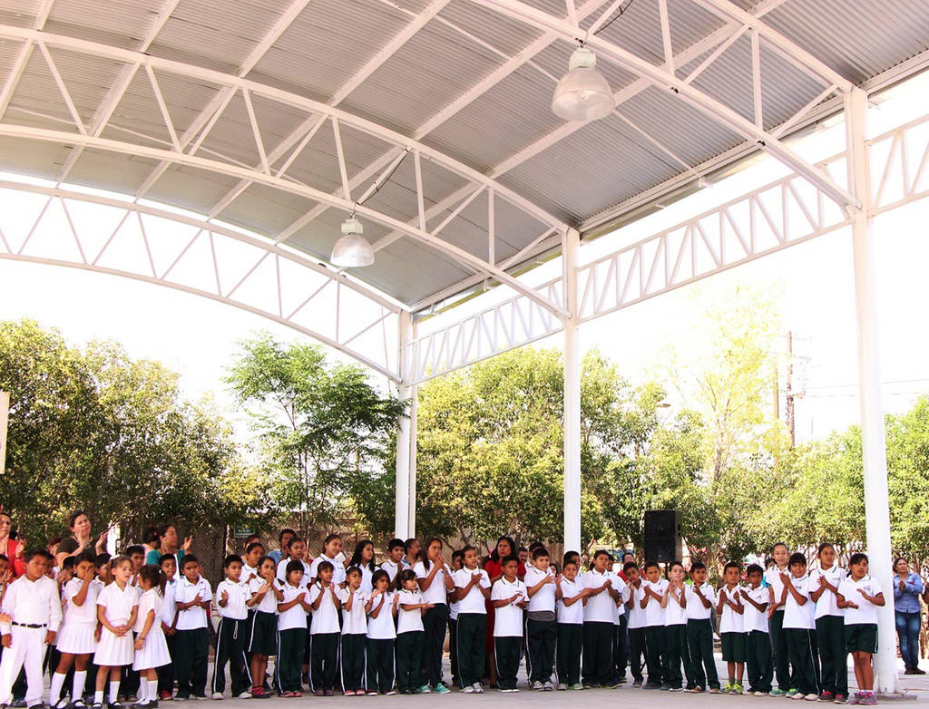 Obras. Con parte de una inversión de 2 millones 124 mil 190 pesos se construyeron techumbres en escuelas de nivel básico. (EL SIGLO DE TORREÓN)