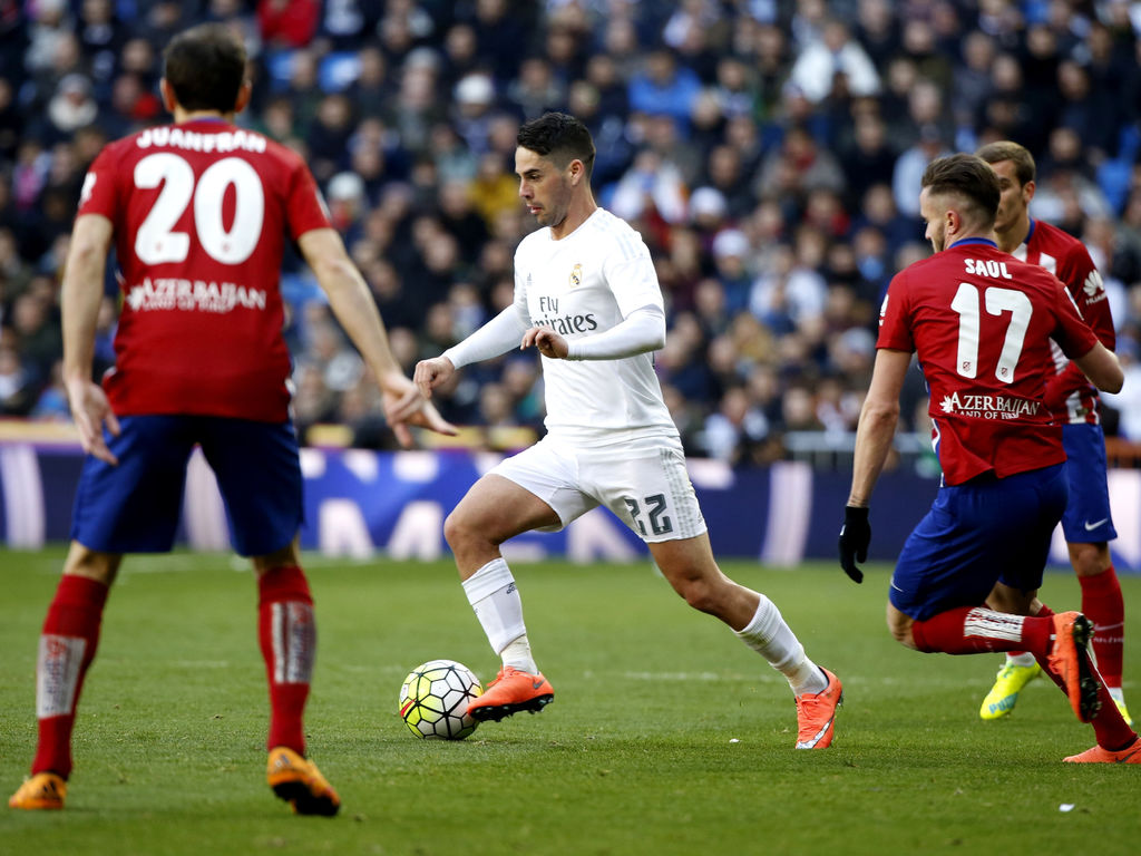 El central del Real Madrid Isco y el centro del Atlético de Madrid Saúl Níguez quedaron fuera de la lista de convocados. (ARCHIVO)