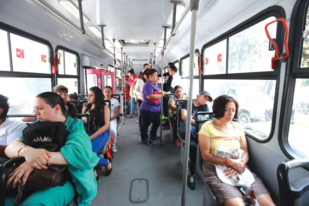 Pese a los programas institucionales concebidos para amainar el abuso, la violencia sexual sigue presente en el transporte público de la Ciudad de México. Foto: EFE
