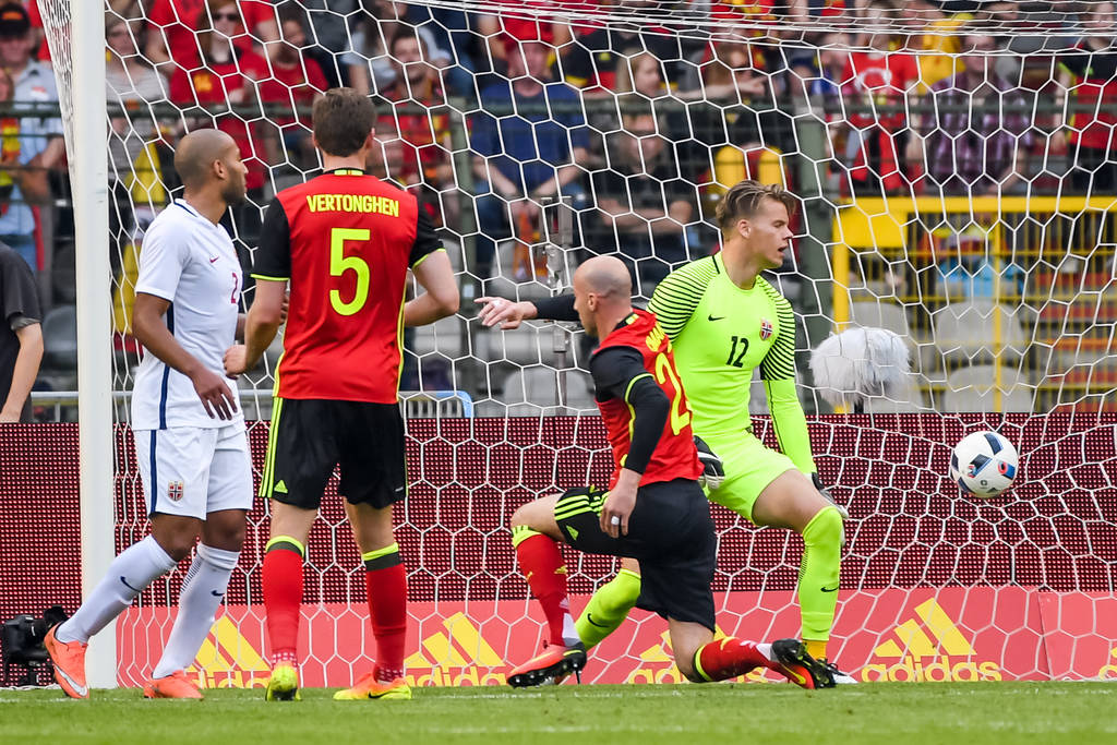 Laurent Ciman anotó el gol de la victoria para Bélgica. Bélgica derrota en amistoso a Noruega