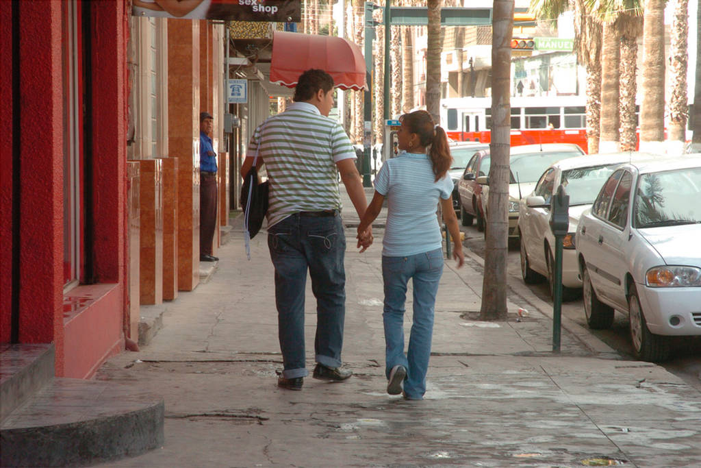 Conyugal. En la Región Lagunera, predomina la población casada, pero se ha incrementado la que vive en unión libre. (ARCHIVO)