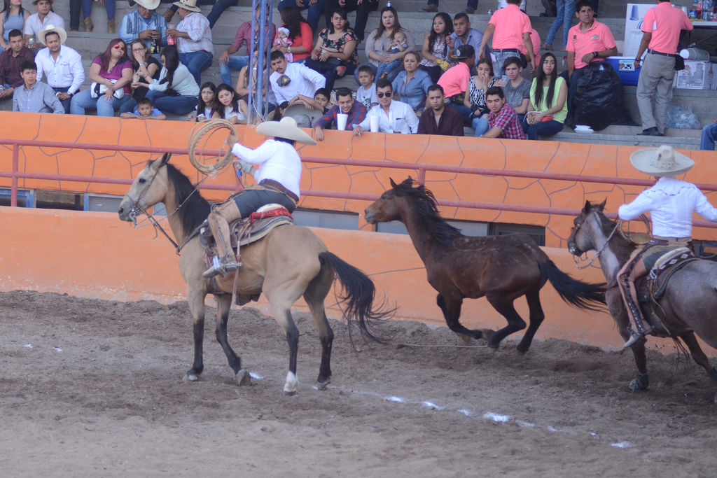 Actualmente los Charros de Huichapan y Charros de La Laguna se encuentran compitiendo en el Circuito Nacional Excelencia Charra 2016. (ARCHIVO) 