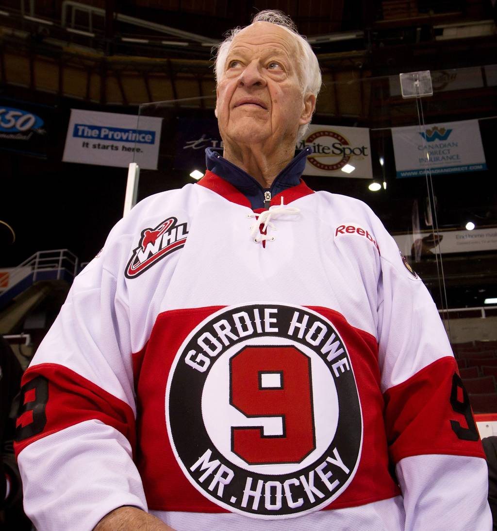 La leyenda del hockey sobre hielo, Gordie Howe, también conocido como 'Mr. Hockey', es uno de los mejores en la historia. (AP)