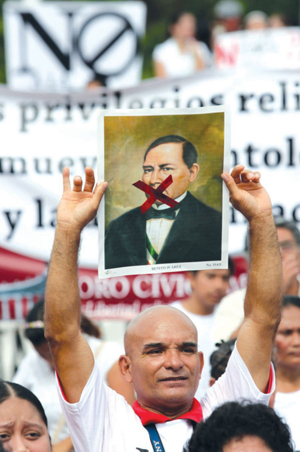 Protesta contra ley que buscaba terminar con el Estado laico en
México (Cancún, 2012). Foto: EFE