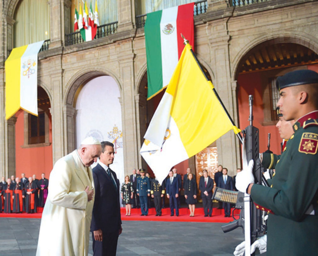El Papa Francisco y el presidente de México, Enrique Peñanieto durante una ceremonia de bienvenida en Palacio Nacional de Ciudad de México, (2016). Foto: EFE