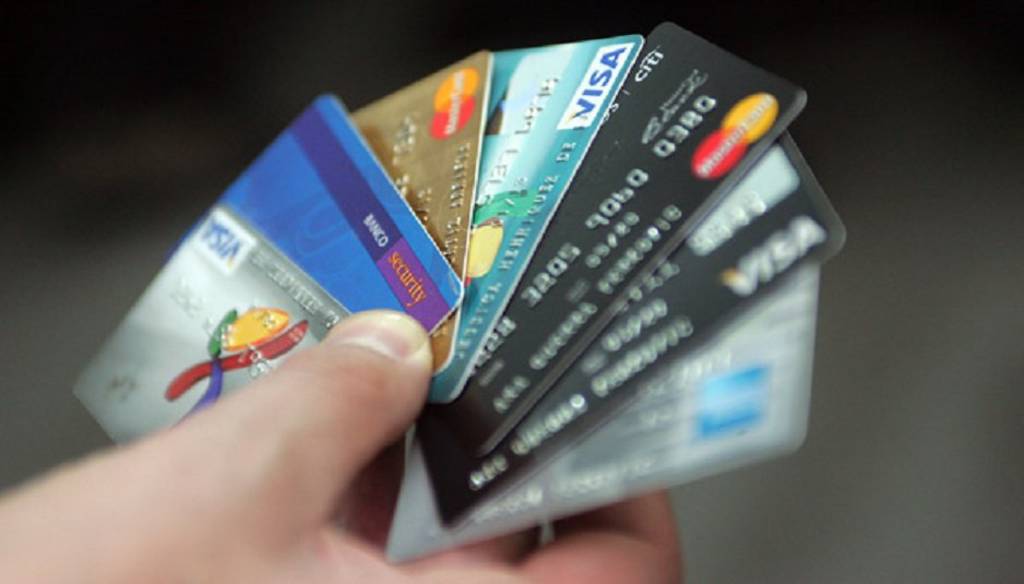 Alerta. Usuarios de Banamex reportan que sus tarjetas de débito fueron clonadas y vaciadas sus cuentas, dejando a algunos sólo 70 pesos del pago de la quincena; desconcen si el banco restituirá el dinero. (ESPECIAL) 