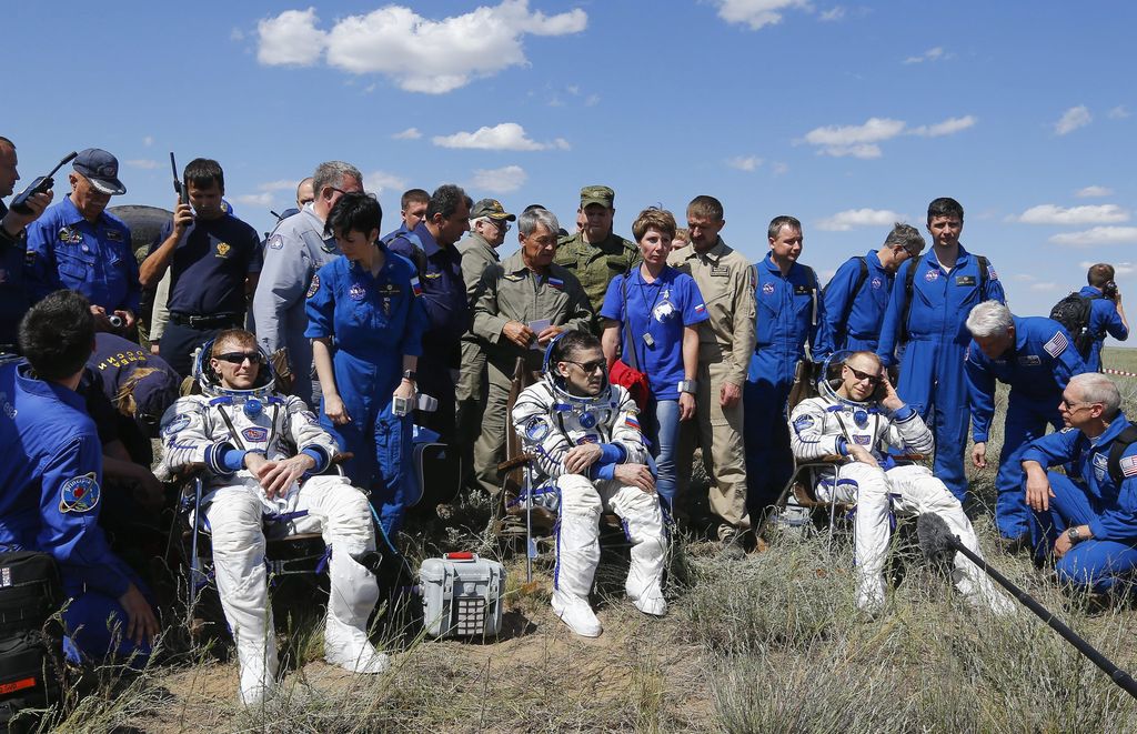 Regresaron a la Tierra el cosmonauta ruso Yuri Malenchenko, el estadounidense Tim Kopra y el británico Tim Peak después de medio año de permanencia en la Estación Espacial Internacional (EEI). (EFE)